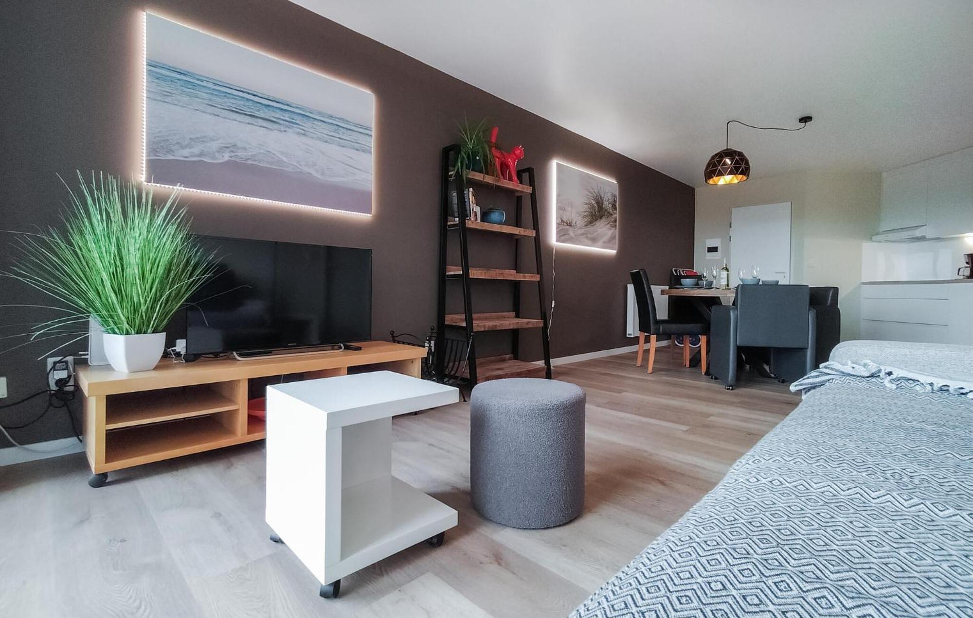 1 Bedroom Stunning In Oostende