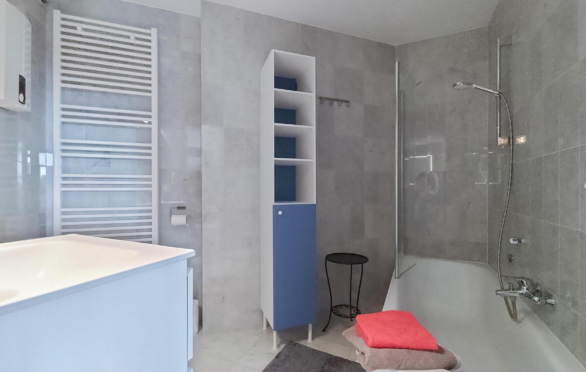 1 Bedroom Stunning In Appartement Oostende